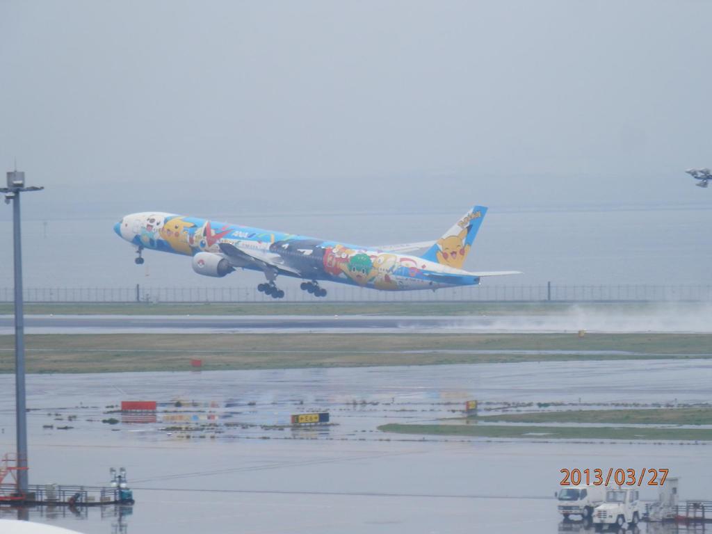 ANAポケモン羽田離陸