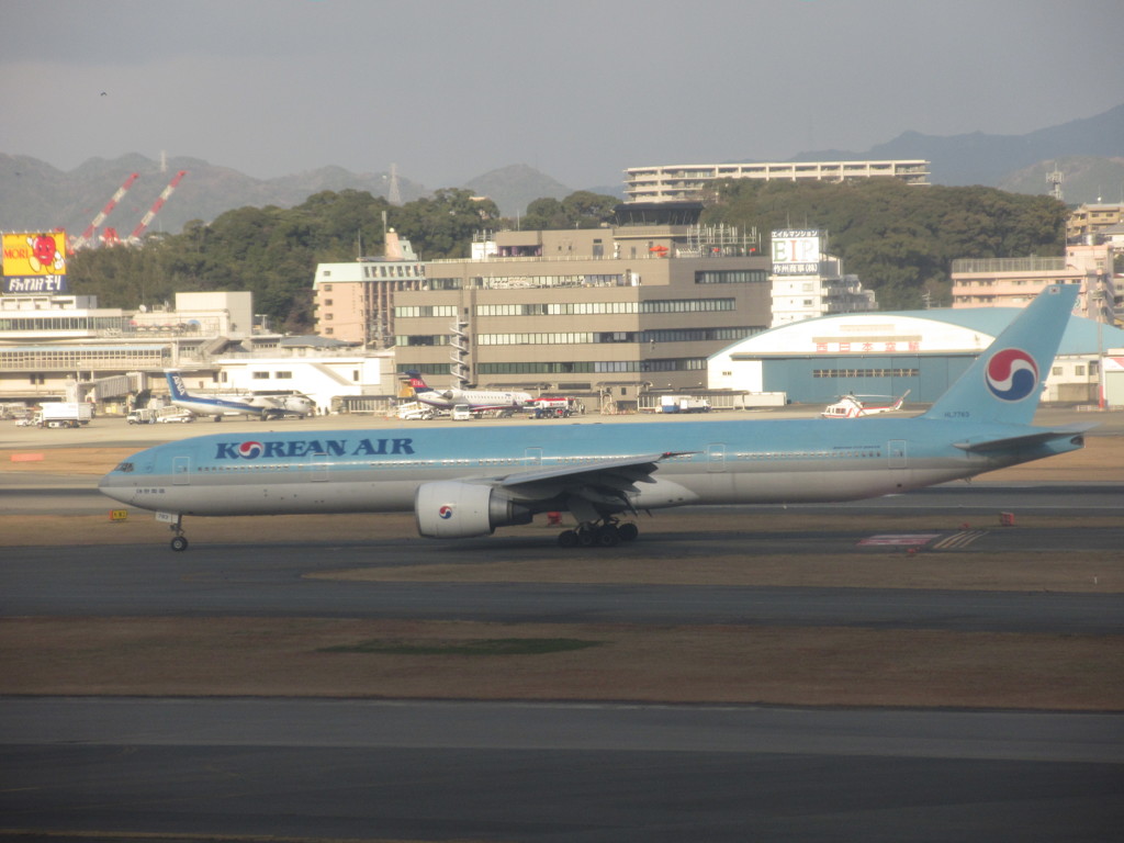 KOREAN AIR  B777-300ER 到着①