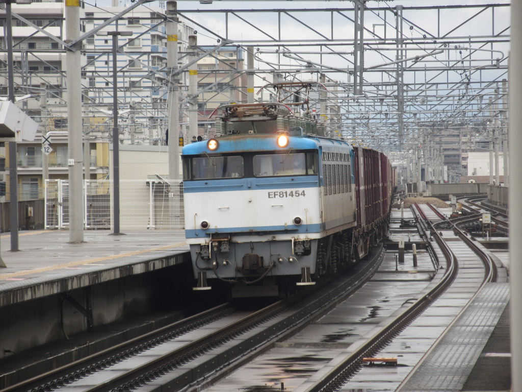 EF８１-４５４　貨物通過