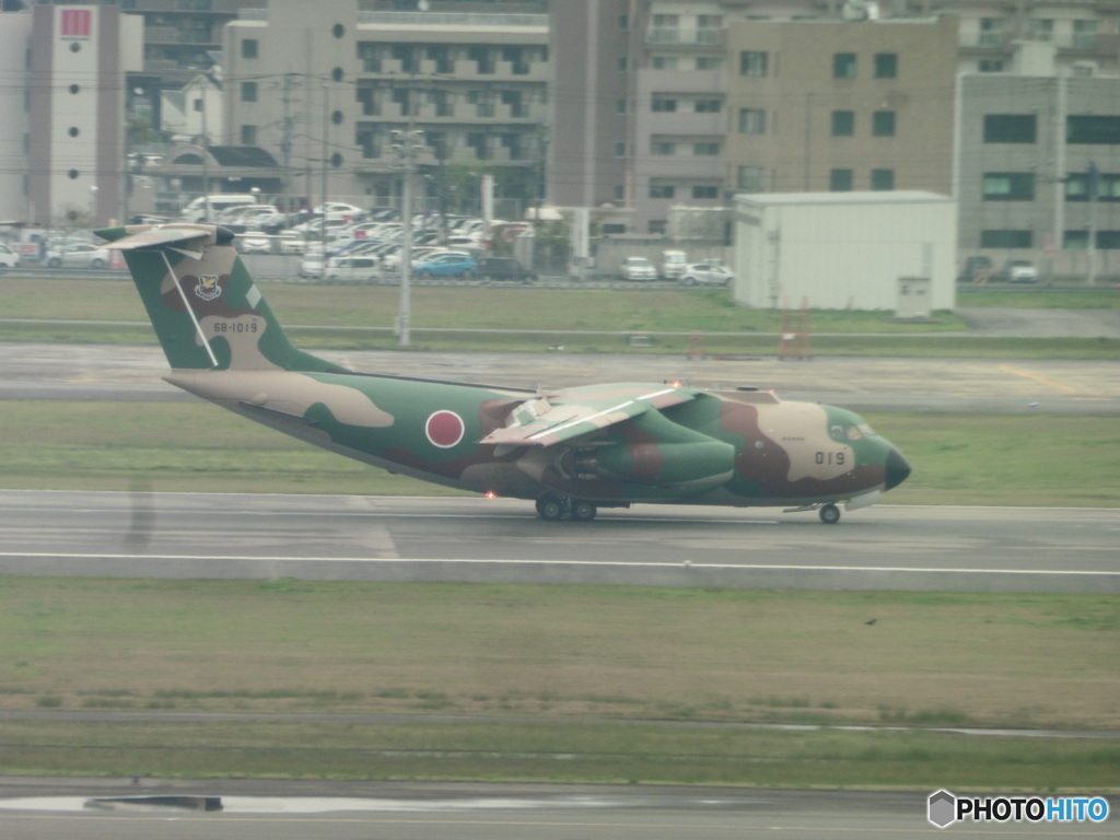 航空自衛C-1の着陸