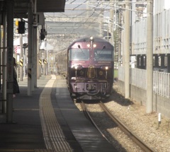 ななつ星の南福岡駅通過①
