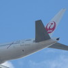 JAL　B７７７　ピンクリボンジェットの旋回アプローチ