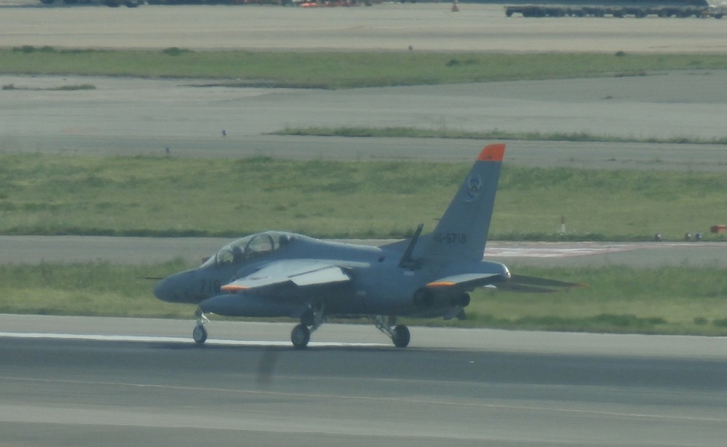 航空自衛隊T-4到着