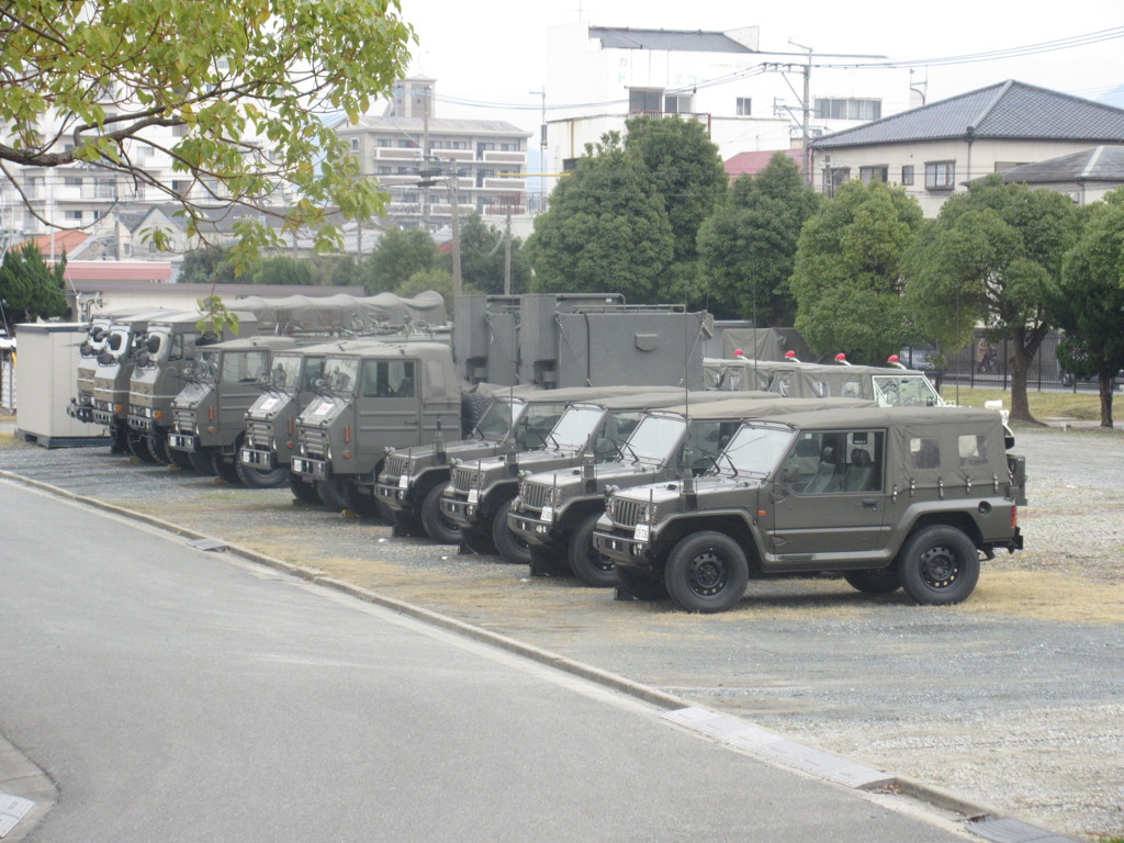 並ぶ自衛隊車両①