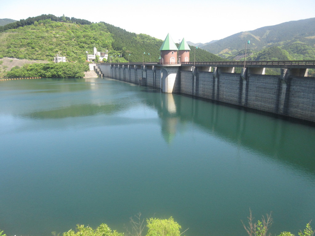 山奥のダムの光景①