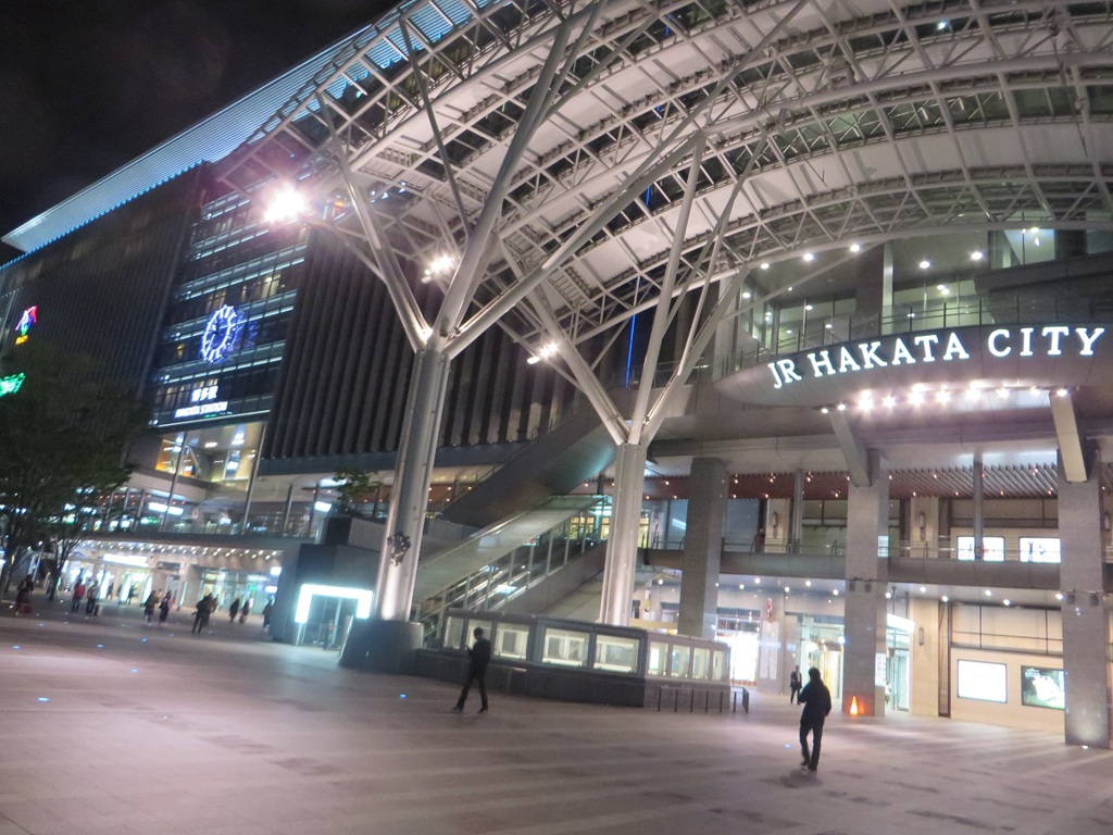 連休最後の夜の街並み①