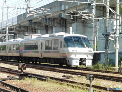 通過する783系列車①