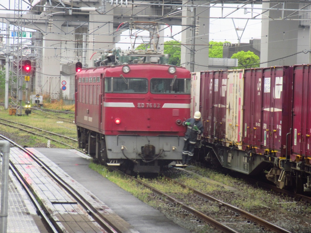 ED76-83のレール輸送と機回し　②