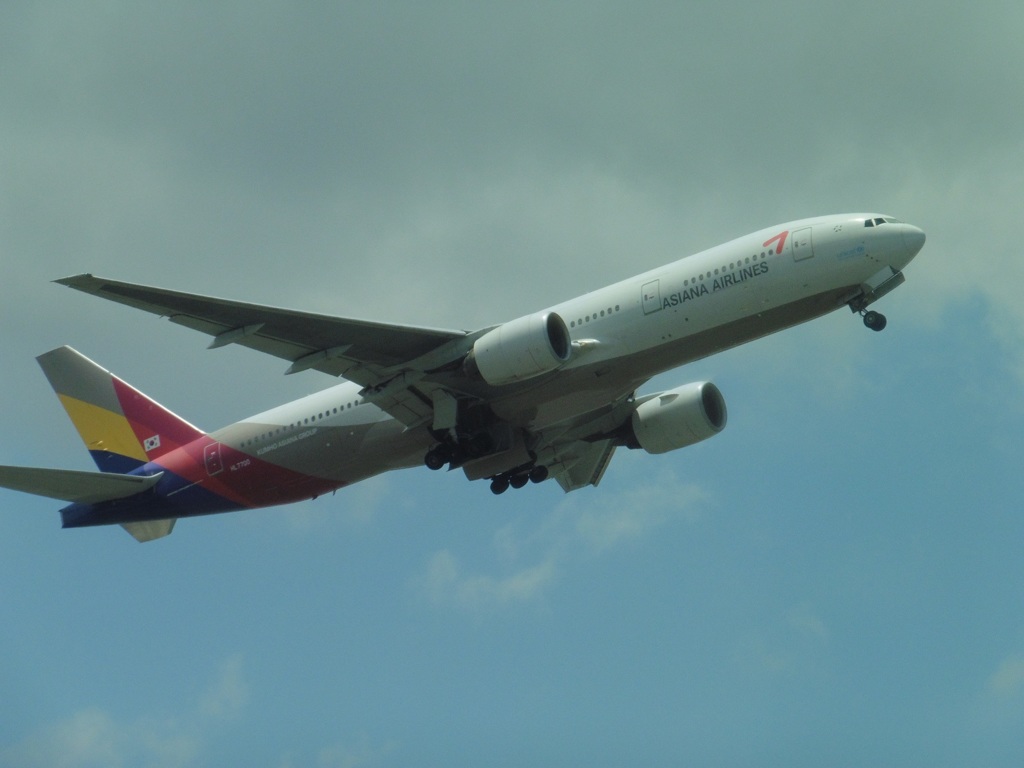 離陸　ASIANA　B777-200