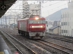 昨日の下関駅にて　通過するEF500-71機関車