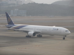 タイ国際　B777-300到着①