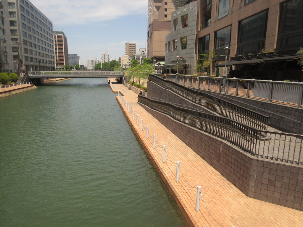 晴れた日の中洲川端
