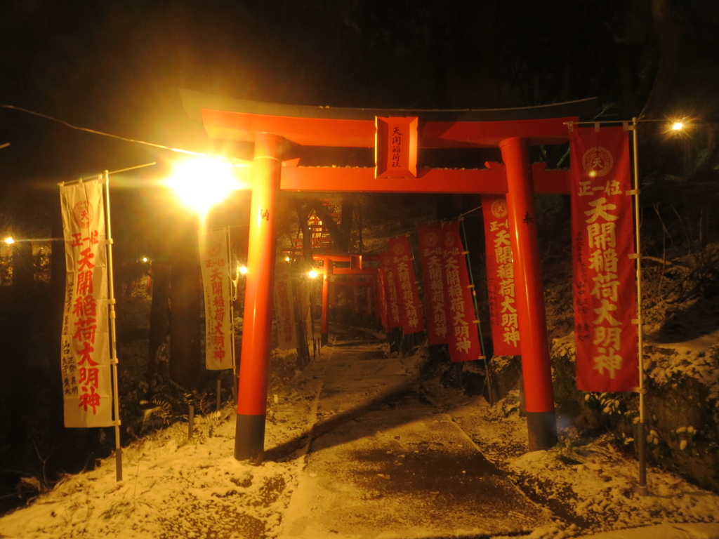 雪の夜の神社　⑤