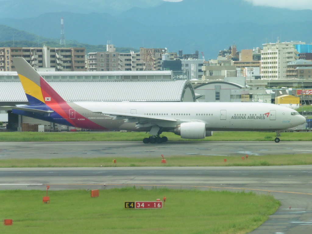 ASIANA  B777-200ER  HL8284