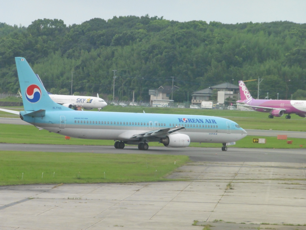 離陸待ちのKOREAN　AIR　B737-900