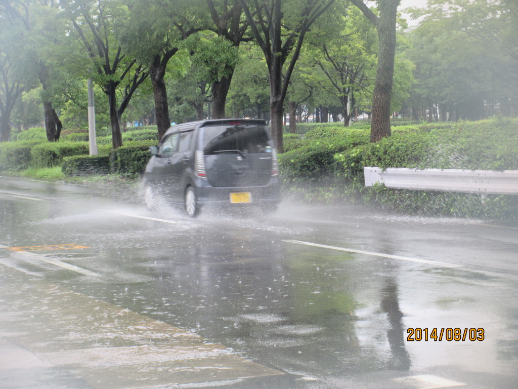 車の水しぶき①