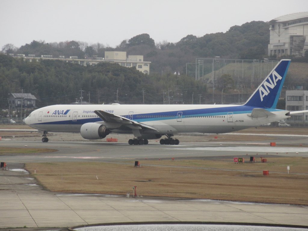 ANA  777-300  JA753A