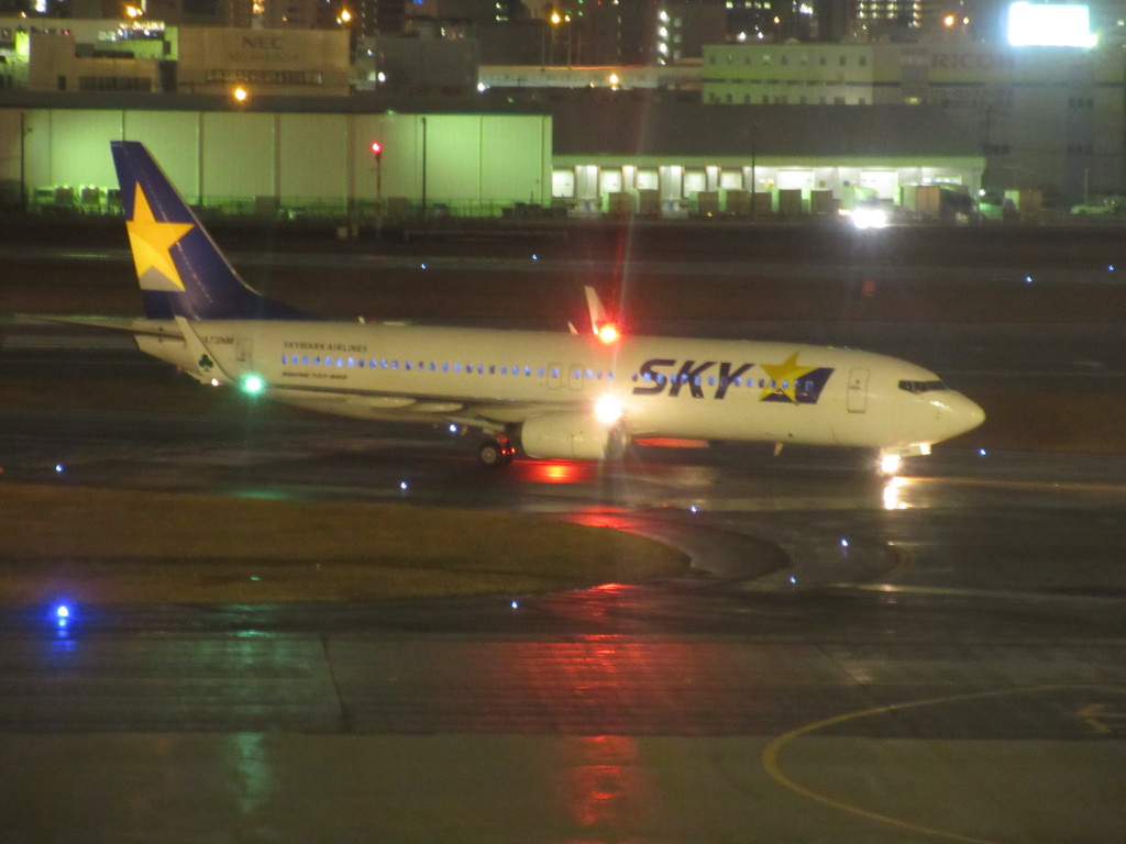 残されたB737到着