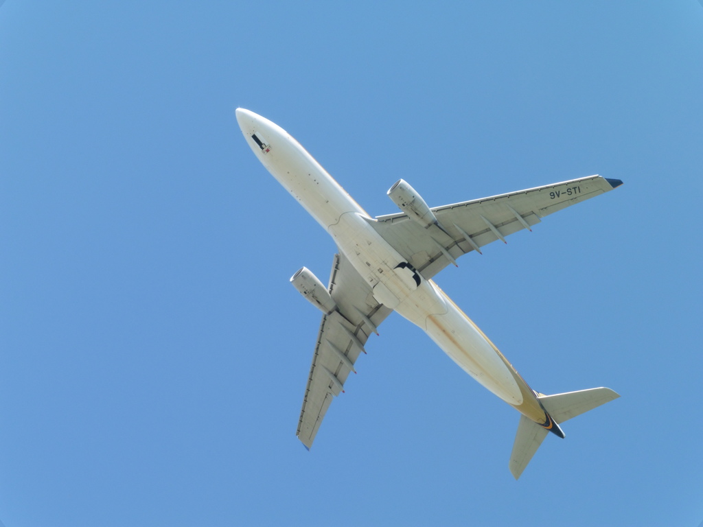 シンガポール航空　A330　９V-STI離陸