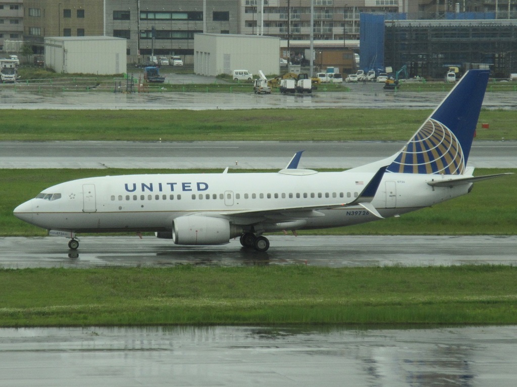 UNITED 737  N39726