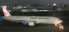 外から見える青白い照明②