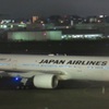 外から見える青白い照明②