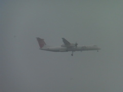 雨の中の着陸②