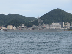 関門海峡を航行する護衛艦