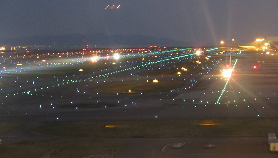 関空の夜