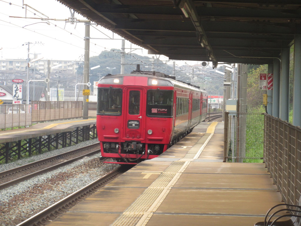 キハ１８５系の通過