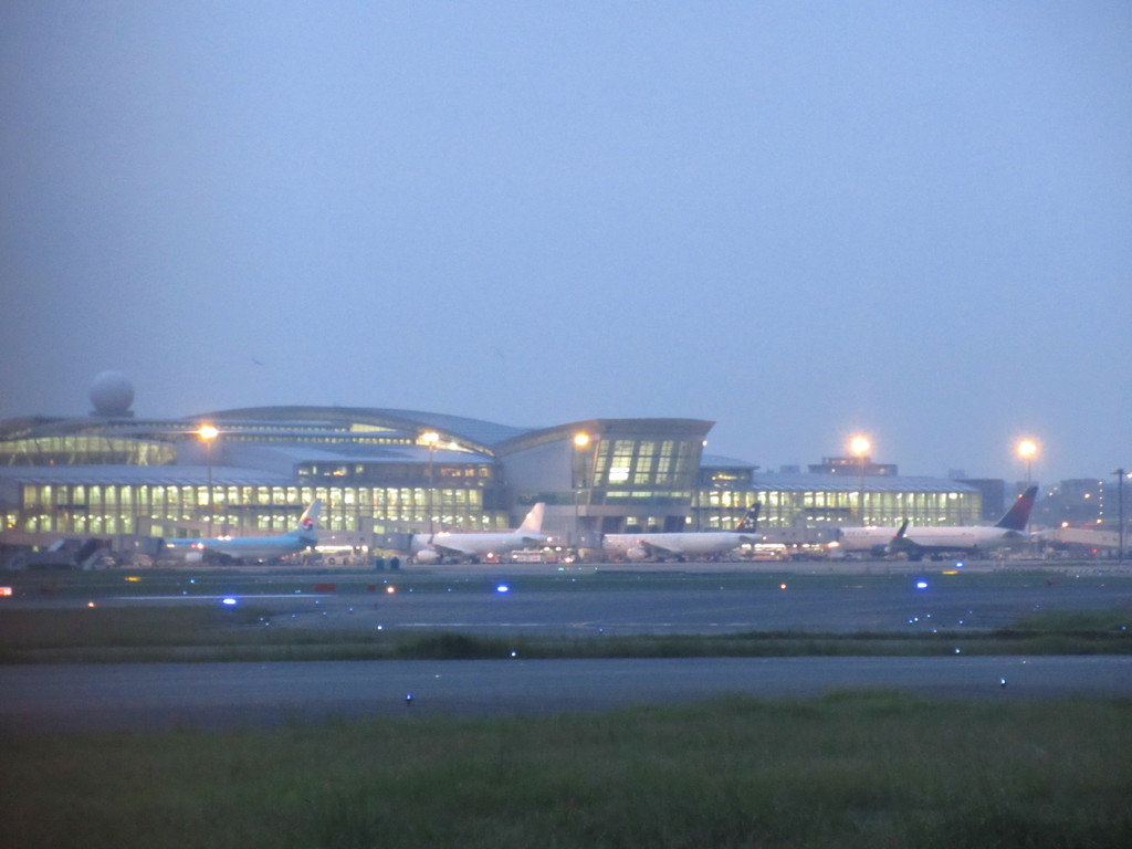 夜の福岡空港