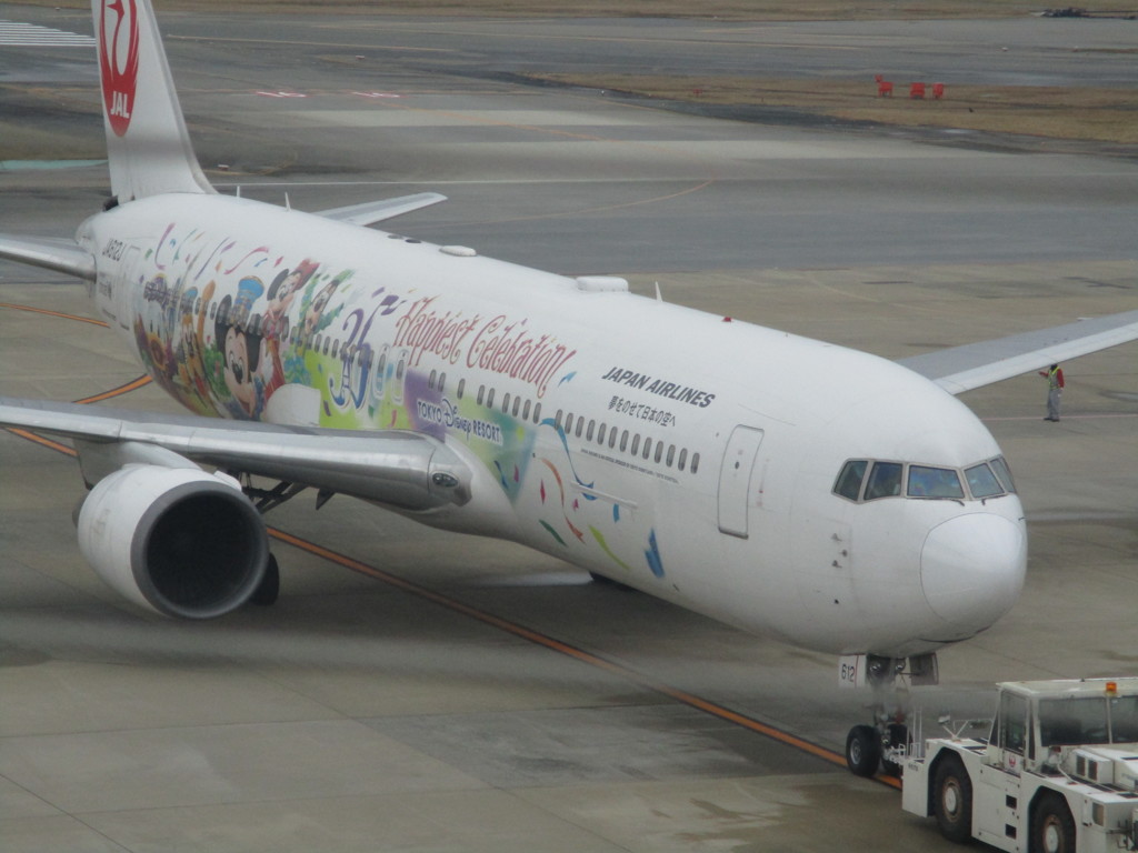 JAL  767-300  Happiest Celebration  ①