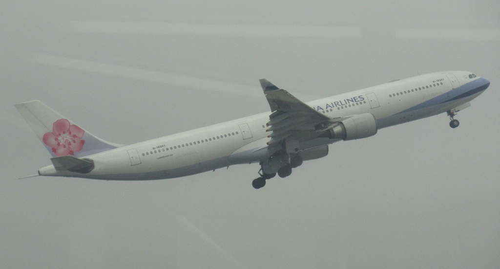 飛ぶCHINA AIRLINE　Ａ３３０