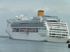 COSTA  VICTORIA 入港①