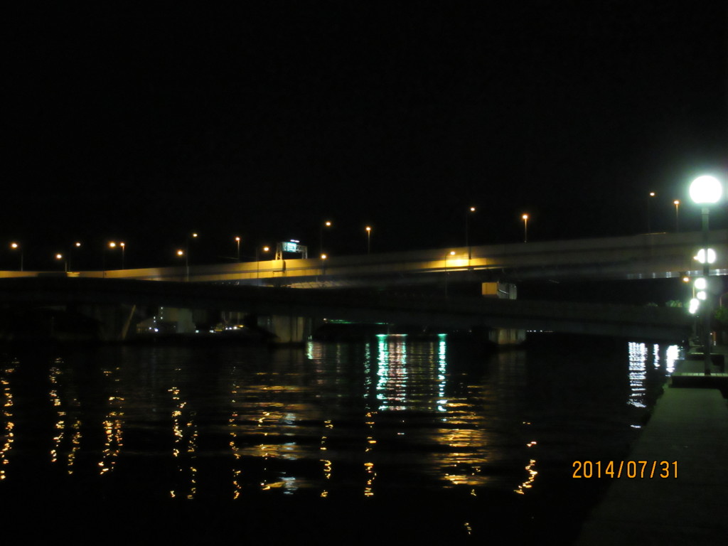 夜の都市高と博多港