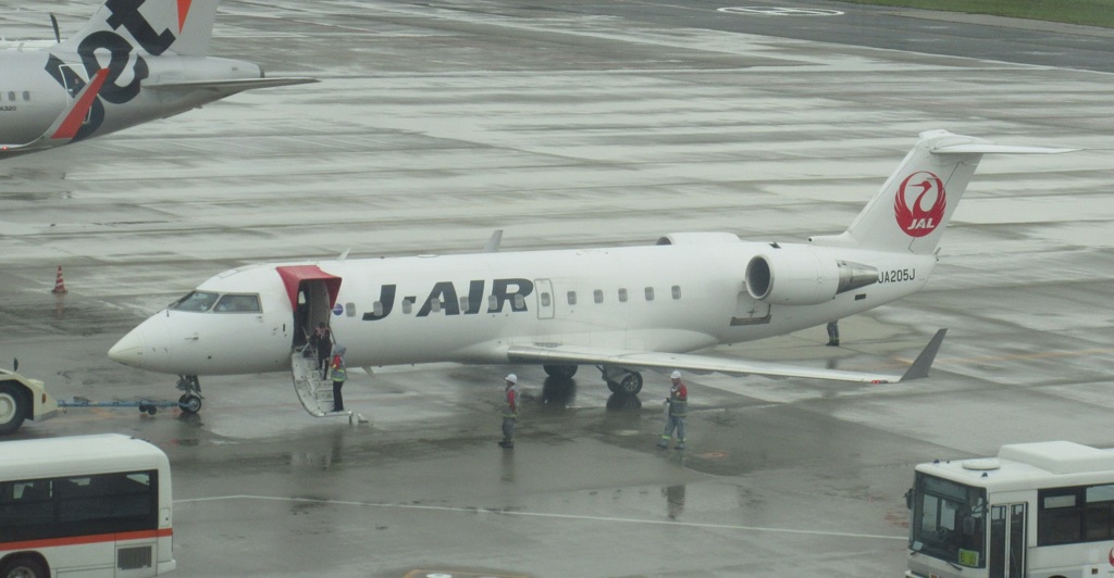 J-AIR CRJ200の出発準備