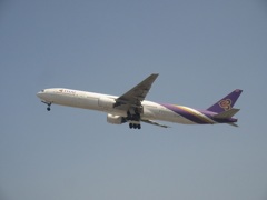 タイ国際航空　777-300  HS-TKE ②