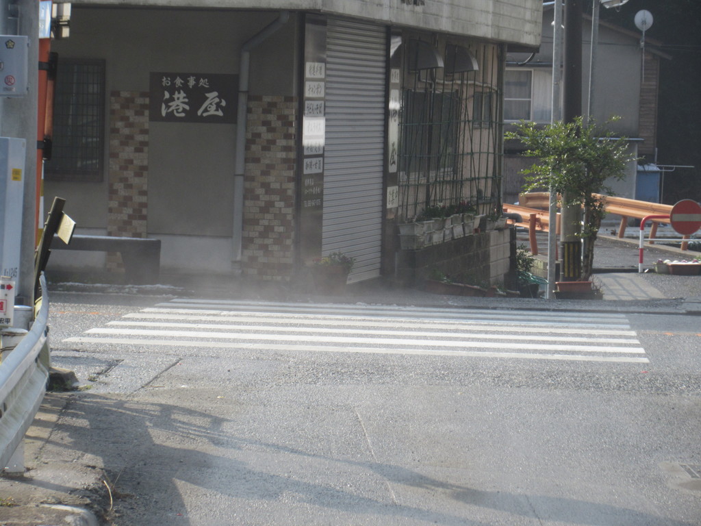 地面から上がる湯気①