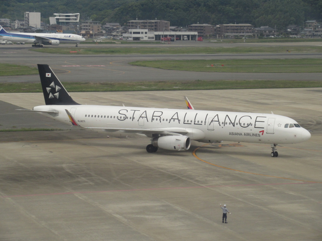ASIANA A321 STAR ALLIANCE飛来