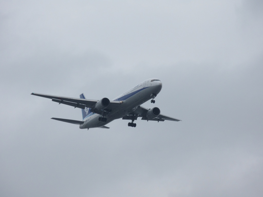ANA　B767-300到着