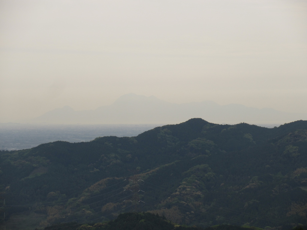 佐賀県の山頂からうっすらと見えた平成新山