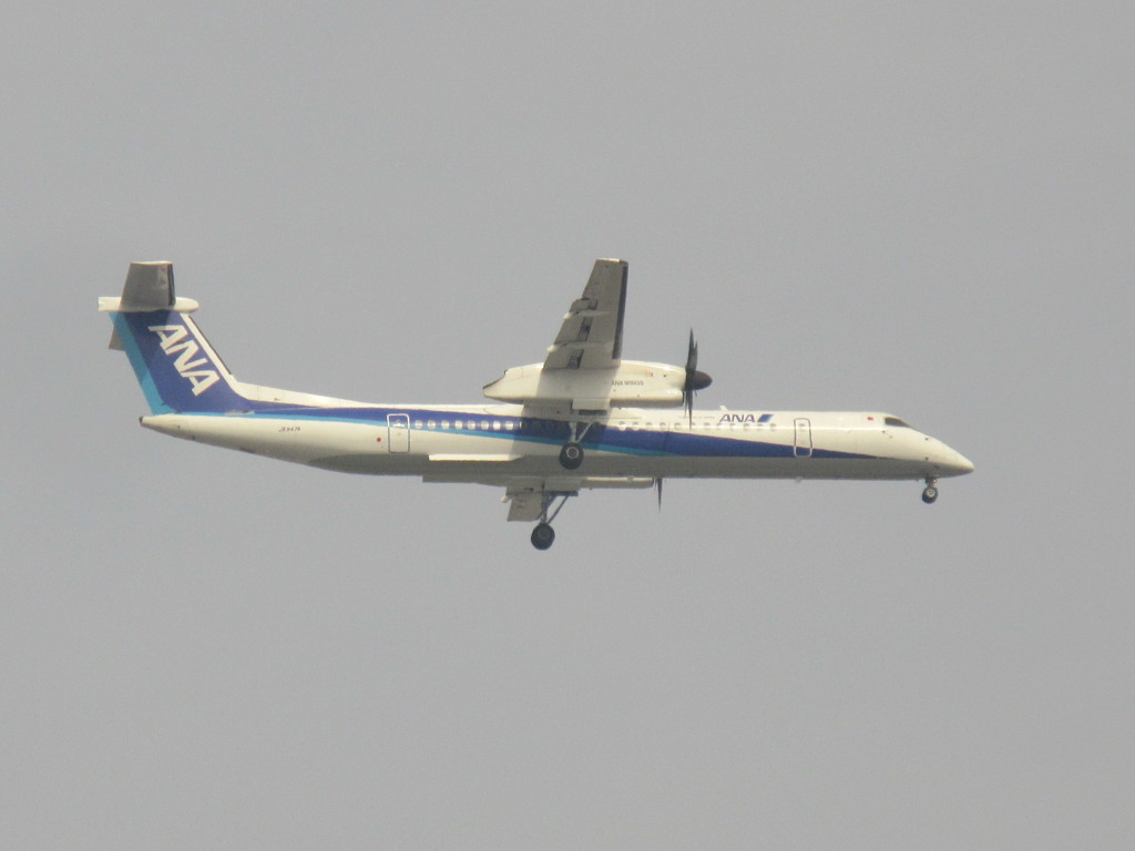 ANA  DHC-8-400 JA847A