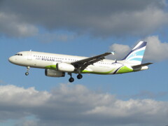 AIR  BUSAN  A320  HL8066　福岡空港