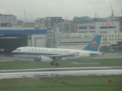 中国南方航空　B-6018着陸