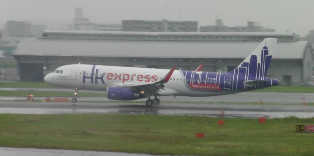 香港エクスプレスの着陸　B-LCG