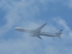 雲の間を飛行②