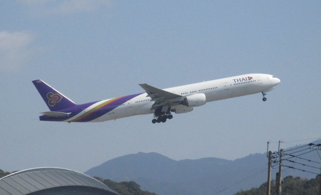タイ国際航空　B777-300ER  HS-TKA
