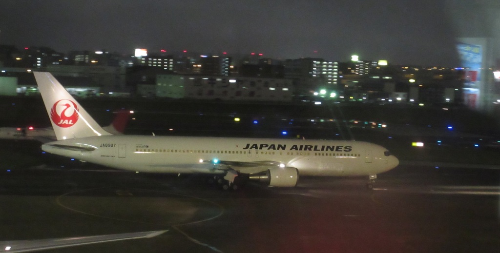 夜の空港にて⑪