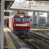 黒崎駅にてEH500貨物の通過