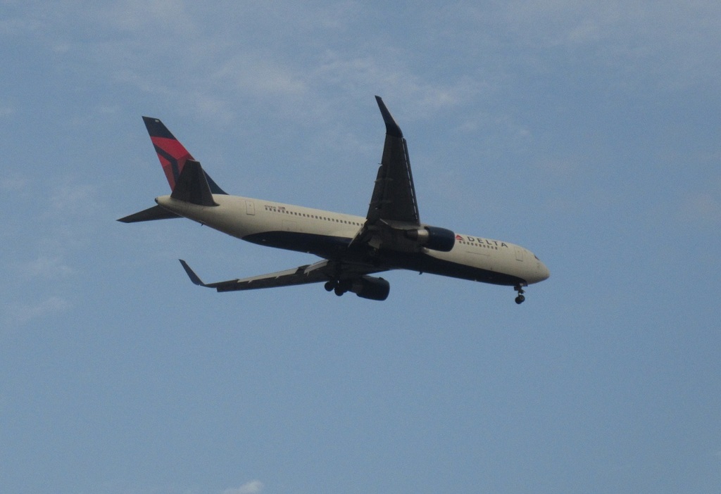 福岡空港へのアプローチを東区付近より眺める⑪